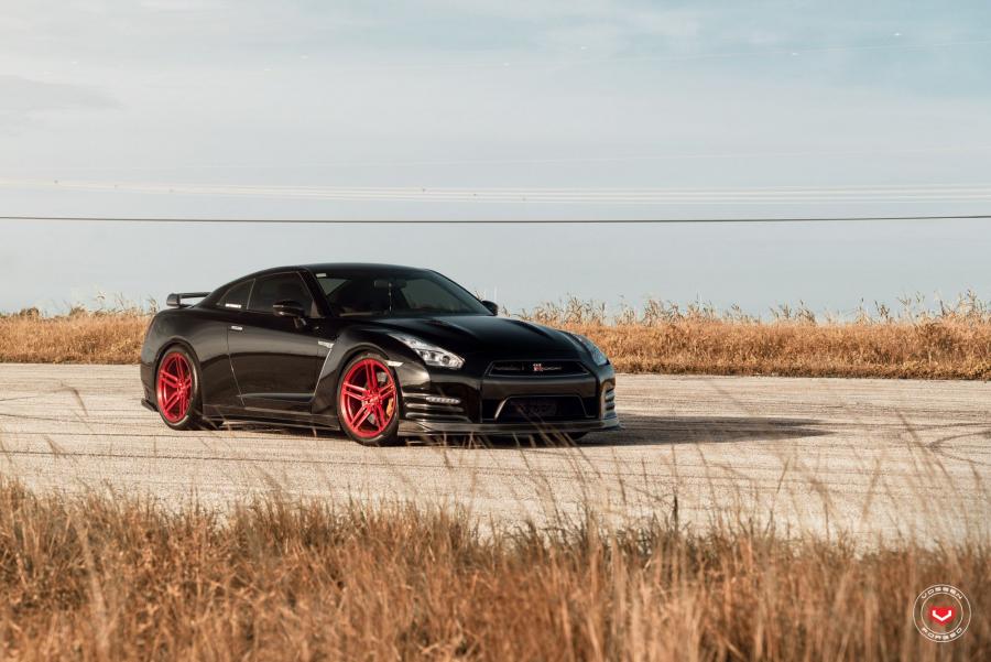  Nissan GT-R on Vossen Wheels (HC-1) 2017 года  (фото 4 из 13)